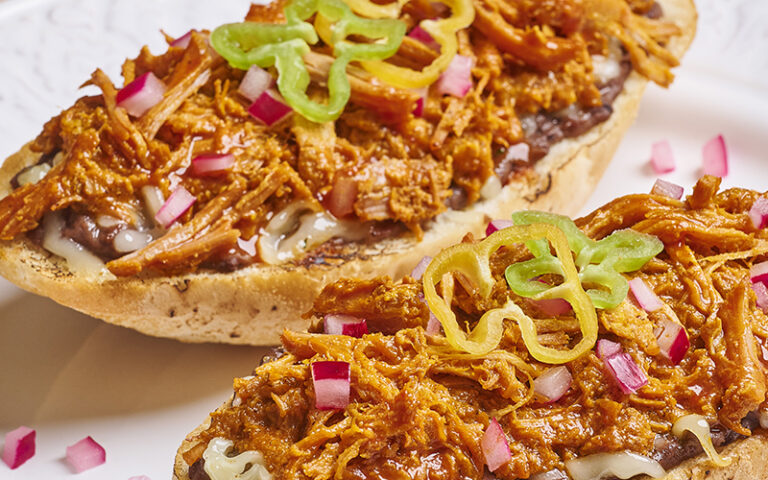 1 1 768x480 - Tortas de cochinita pibil: Un clásico de la cocina mexicana