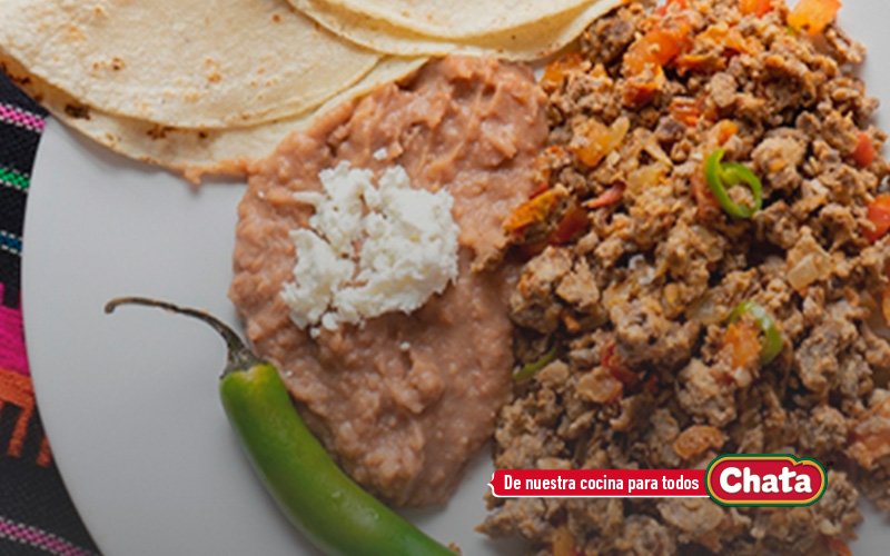 Plato de machaca a la mexicana con tortillas